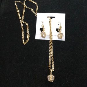 Gold necklace set